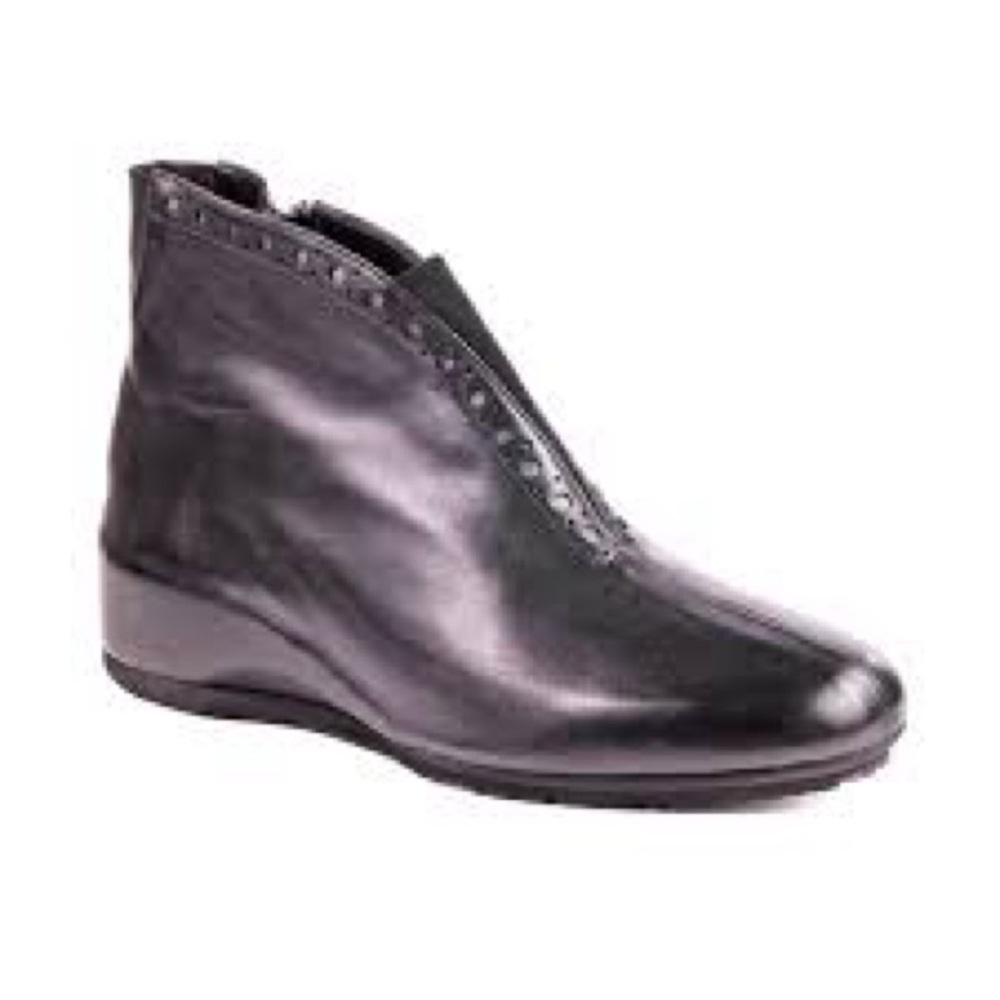 Thierry Robotin Black Leather Ankle Boots